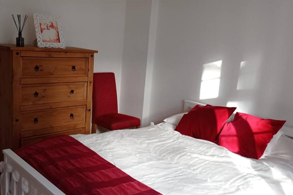 Sunny And Spacious Flat In Nw3 Лондон Экстерьер фото